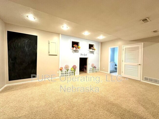 Building Photo - 4909 N 142nd St