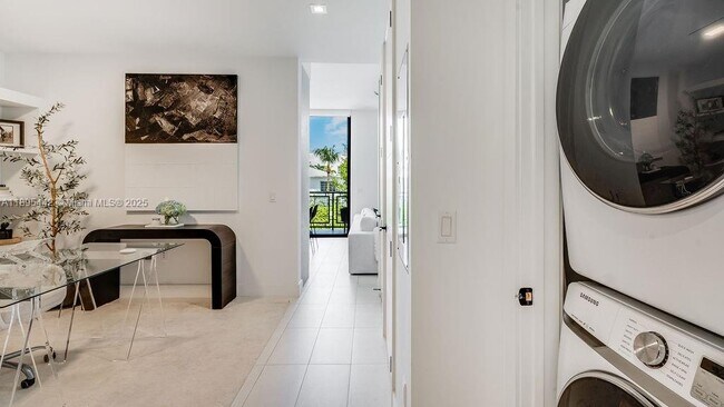 Building Photo - 1030 15th St