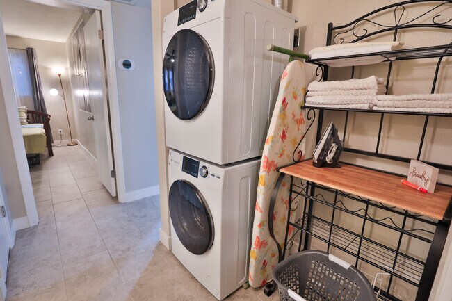 Building Photo - 2812 S Mill Ave