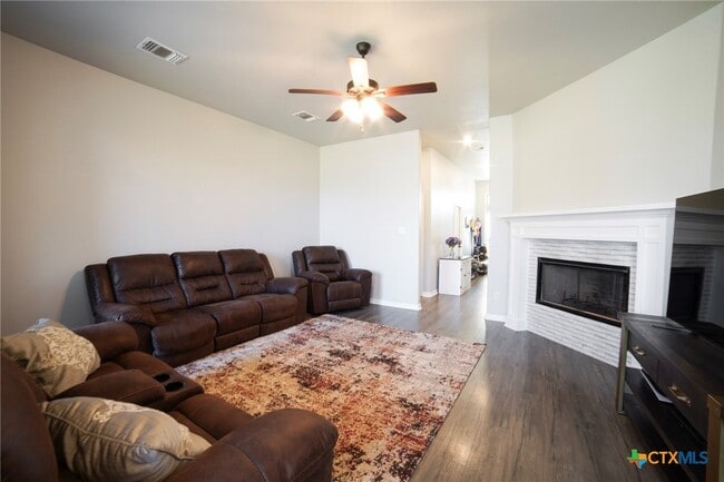 Building Photo - 708 Holstein Dr