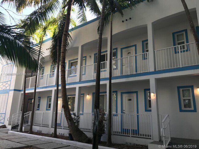 Building Photo - 245 NE 33rd St