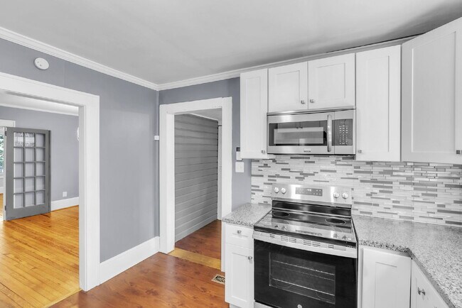 Building Photo - Cozy 2 Bed / 1 Bath Bungalow Near the Blue Ridge Mountains on Nearly 1 Acre $1,595/mo rent