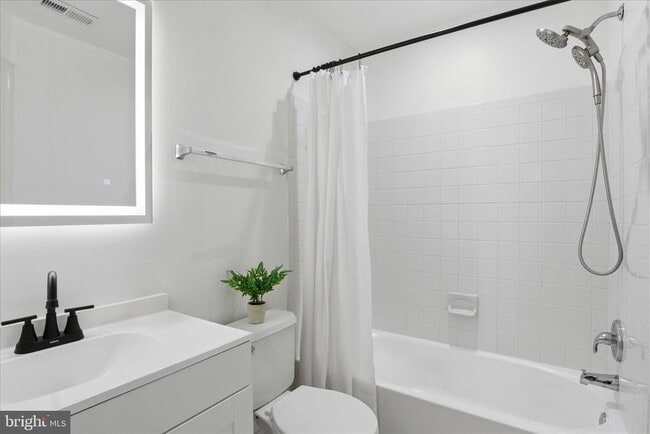 Building Photo - 4550 Fair Valley Dr