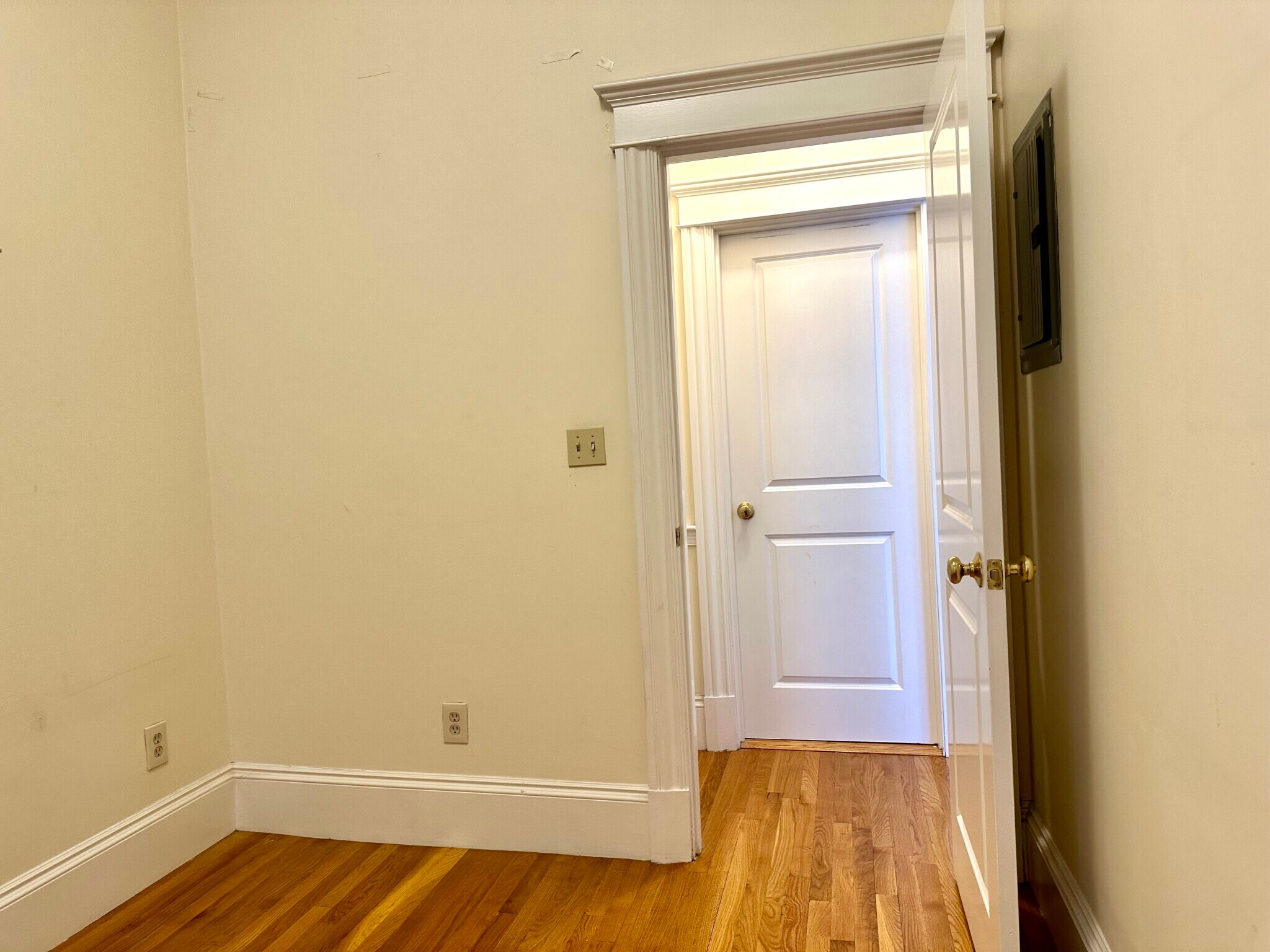 Building Photo - 871 Beacon St
