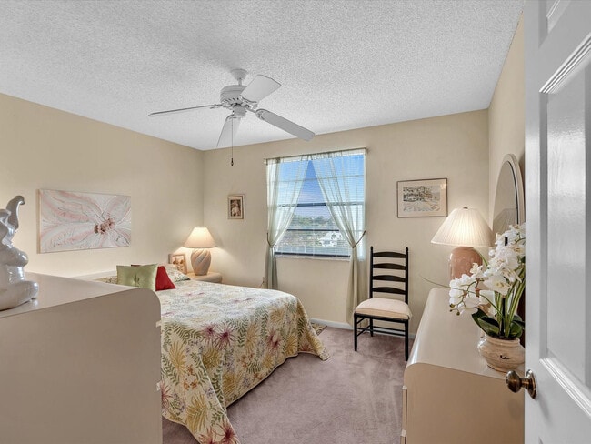 Building Photo - 6049 Balboa Cir