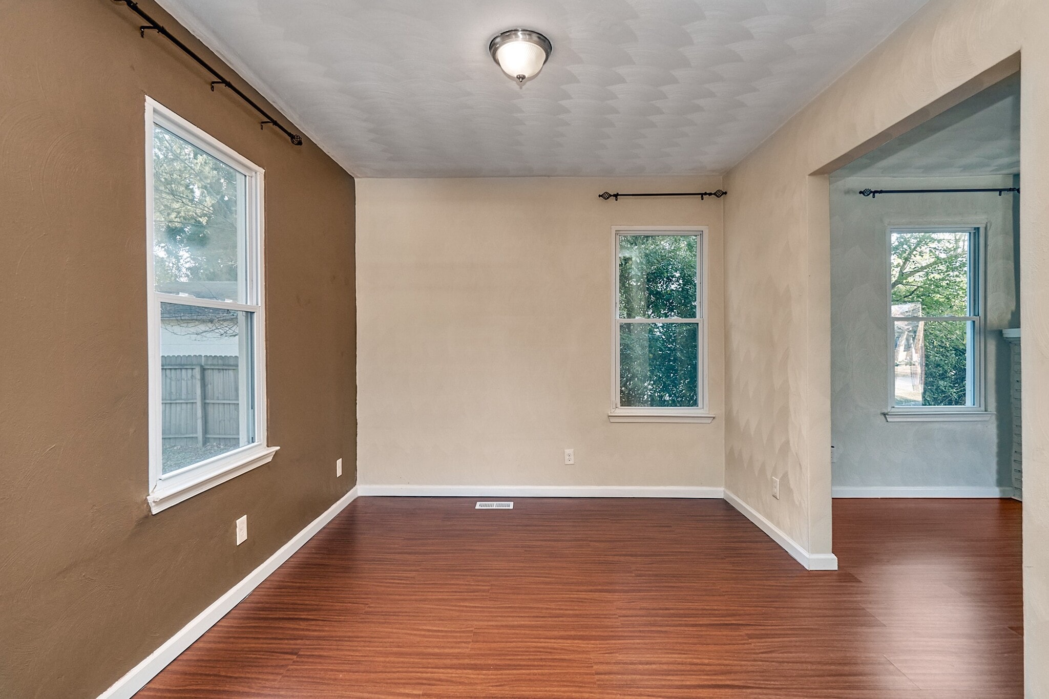 Building Photo - 1552 Fleetwood Ave