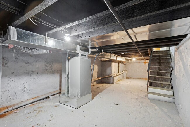 Building Photo - 2350 N Opal St