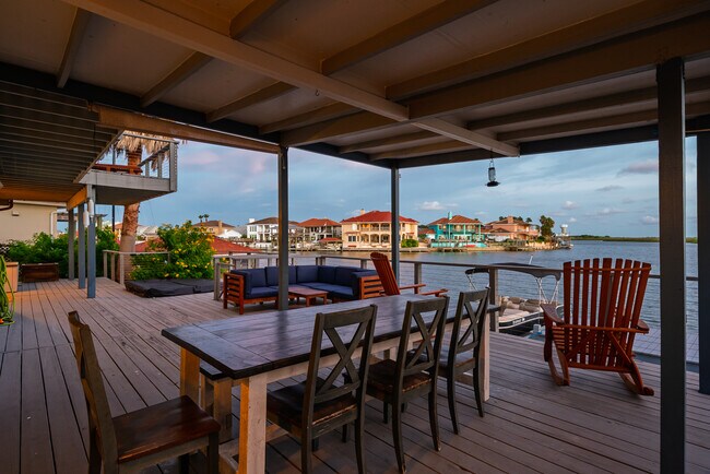 Building Photo - 13705 Cayo Cantiles St