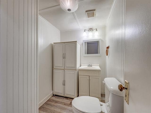 Building Photo - 609 E Monterey St