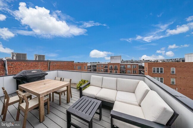 Building Photo - 1462 Chapin St NW