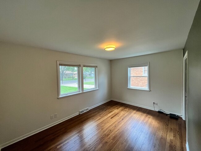 Building Photo - 714 Sheldon Ave