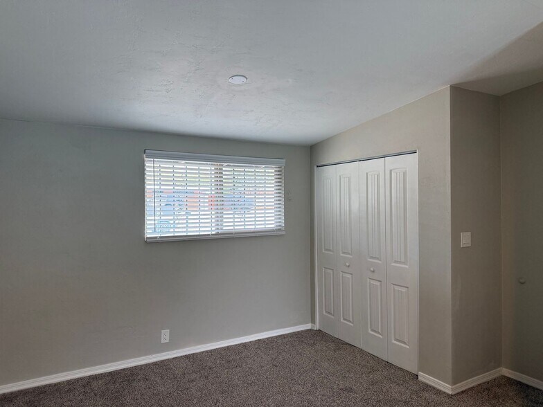 Building Photo - 7252 E Beverly Dr