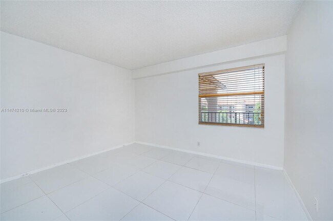 Building Photo - 1251 SW 125th Ave