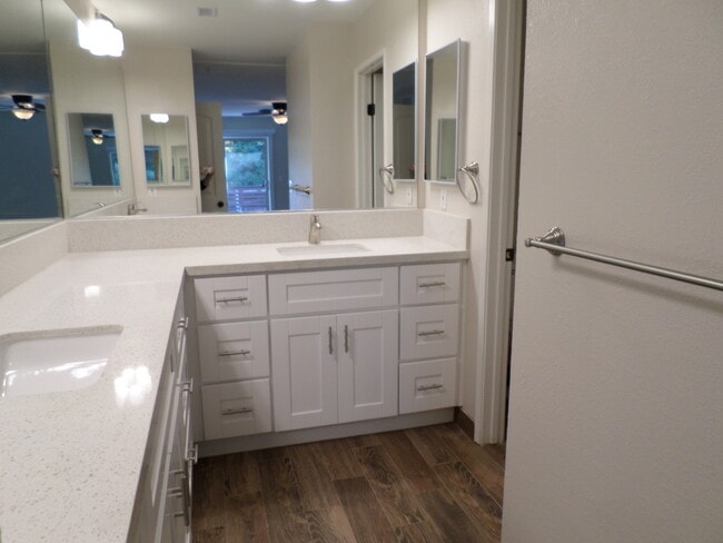 Building Photo - 806 Cardamom Ct
