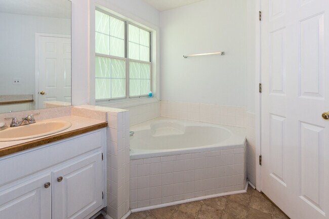 Building Photo - 5485 Forest Falls Dr