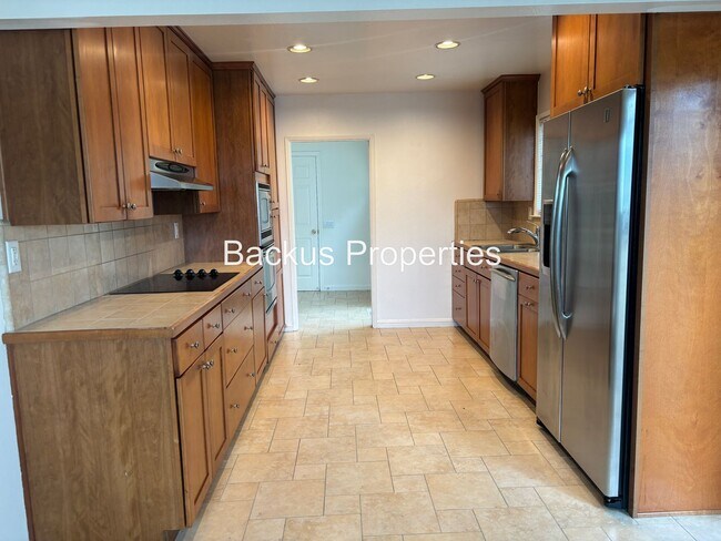 Building Photo - Beautiful three bedroom home in Carmel