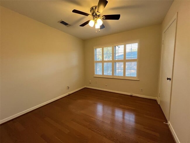 Building Photo - 4602 Redstart St