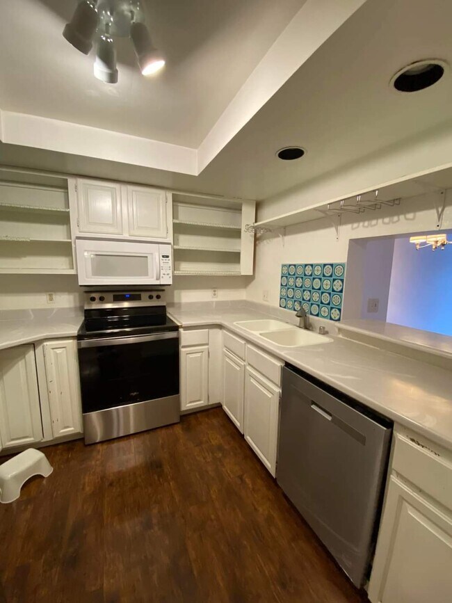 Building Photo - 800 F St