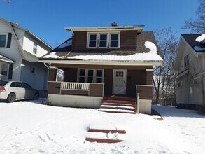 Building Photo - Recently renovated 3 bedroom 1.5 bathroom