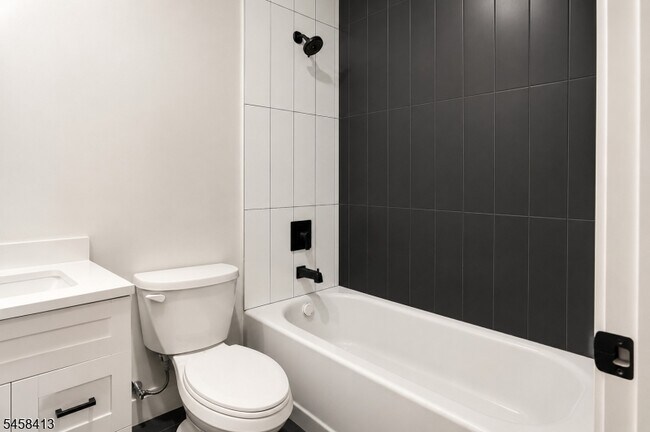 Building Photo - 10 Bruen Ave