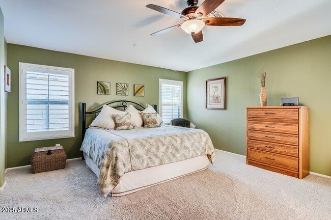 Building Photo - 2938 E Quiet Hollow Ln