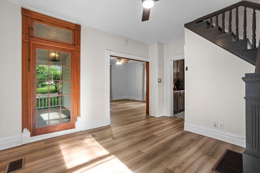 Building Photo - 419 S Van Buren Ave