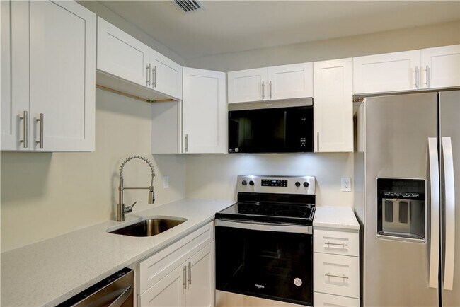 Building Photo - 6 Vis Gdns Trl