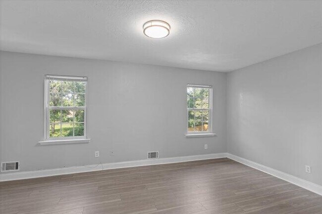 Building Photo - 175 Creekview Cir