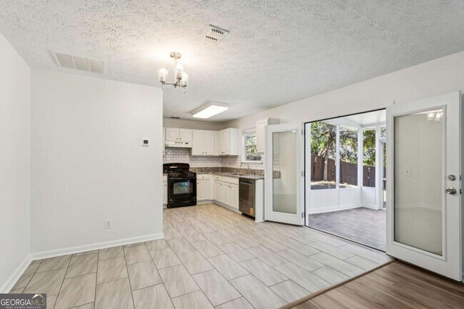 Building Photo - 300 Carrington Way