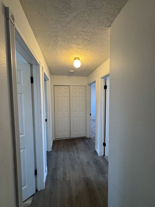 Building Photo - 3 Bedroom 1 Bath in Churchill Neighborhood