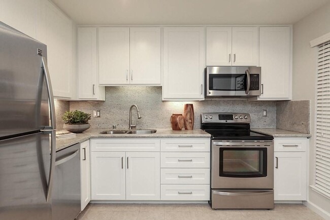 Building Photo - Beautiful and very Spacious 1BR 1BA Condo in Mountain View