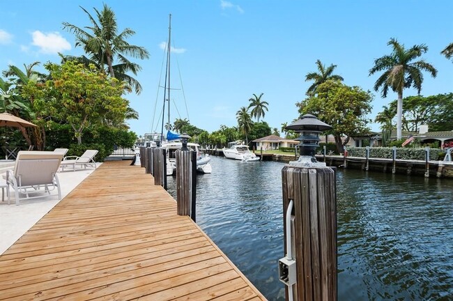 Building Photo - 2437 Castilla Isle