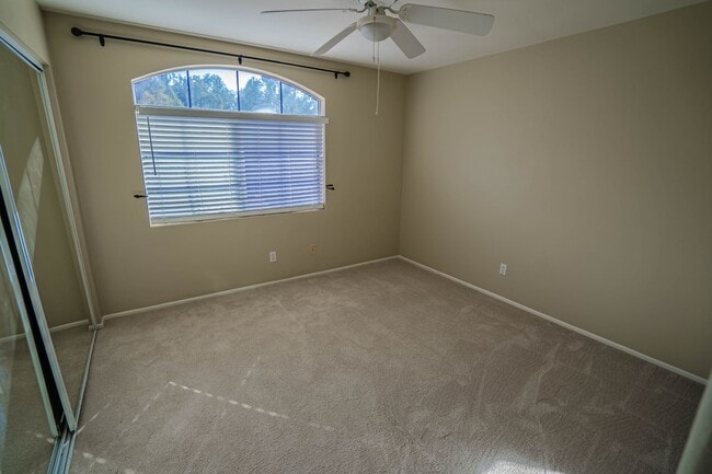 Building Photo - Northbridge 4 Bedroom Home in Valencia!