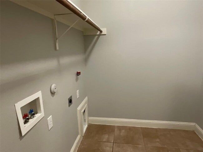 Building Photo - 3928 Crest Ln