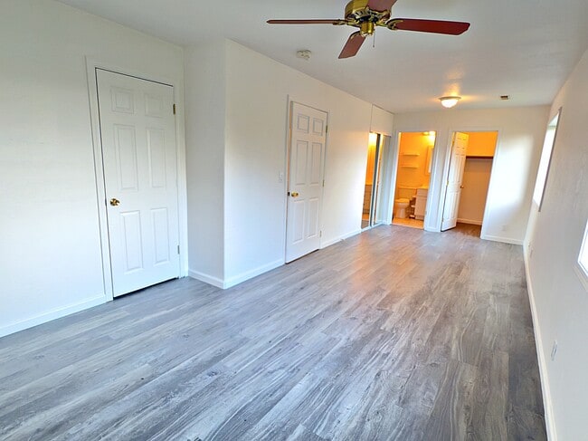 Building Photo - 6731 SE Fern Ave