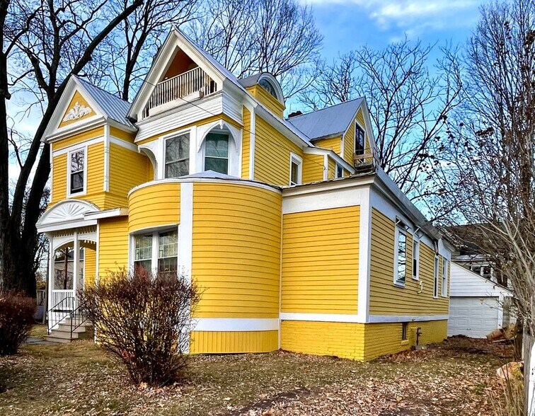 Building Photo - 25 Woodlawn Ave