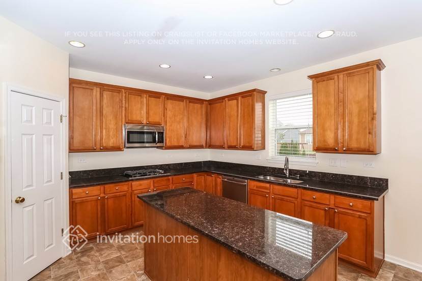 Building Photo - 3031 Chalkstone Ave