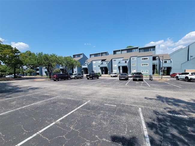 Building Photo - 12500 Melville Dr