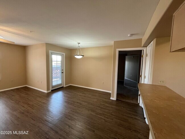 Building Photo - 5751 N Kolb Rd