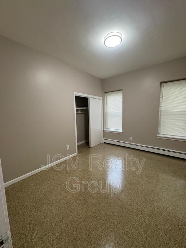 Building Photo - 32 Hartwell St