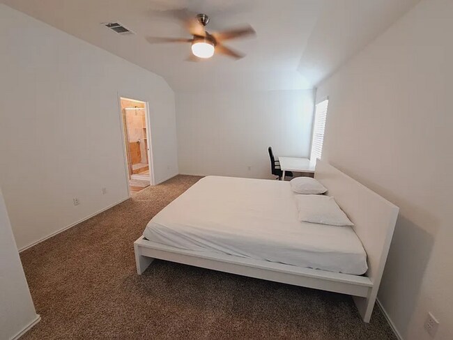 Building Photo - COMING SOON! Beautiful 4BR 3BA w/ Fenced Backyard • Private Yard• Attached Garage in Siena