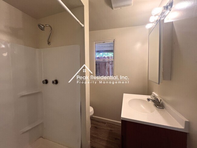 Building Photo - 3201 Leona Cir