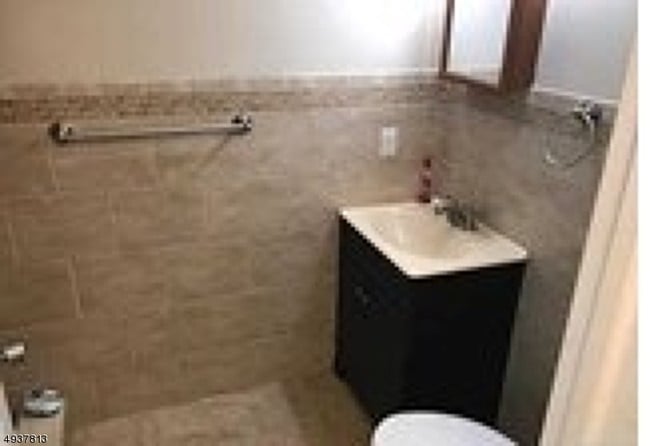 Building Photo - 106 3rd Ave