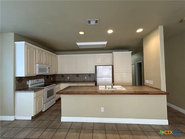 Building Photo - 3049 Pine Valley Dr