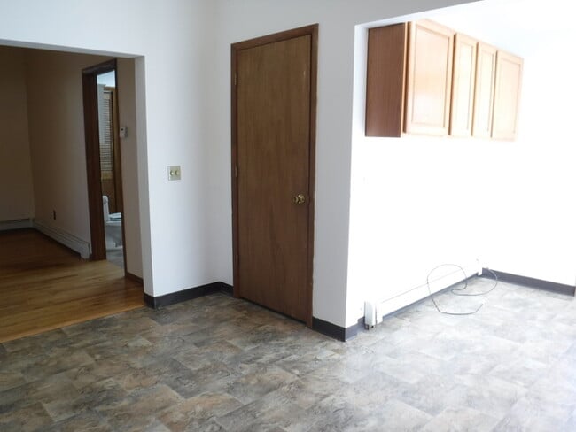 Building Photo - Rattlesnake area house