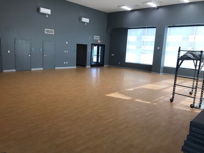 Building Photo - 466 River St