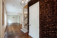 Building Photo - 2923 Royal Oaks Crest