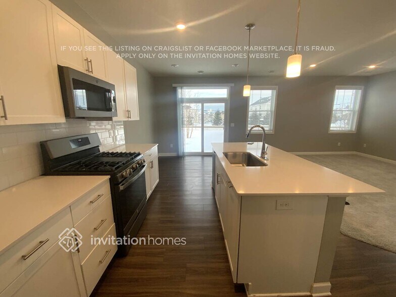 Building Photo - 16700 Dunkirk Cir N