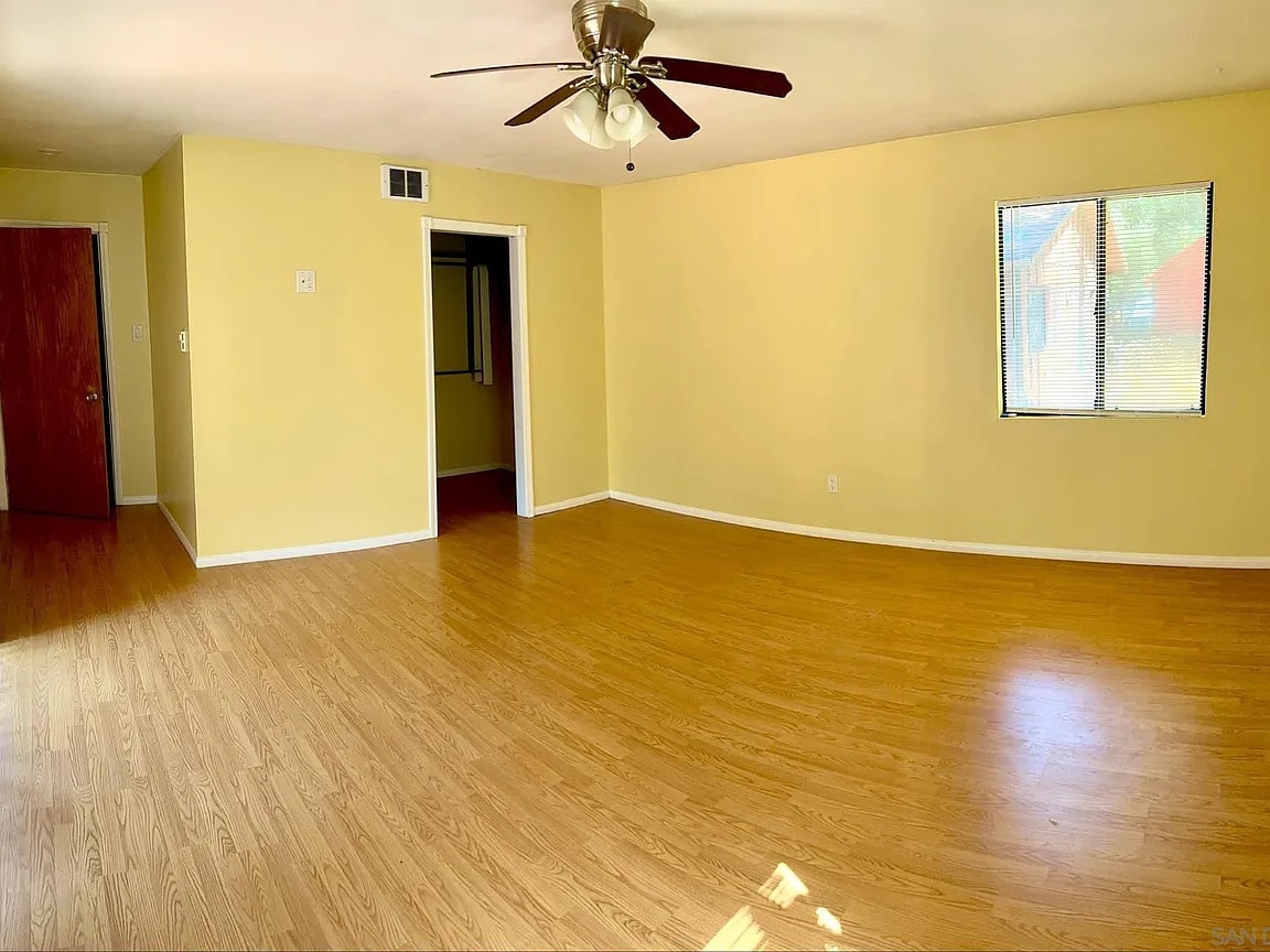 Master bedroom & walk in closet - 7627 Pine Blvd