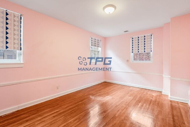 Building Photo - 121 Bentley Ave